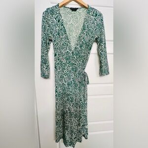 BCBGMAXAZRIA Dark Green & White Print 3/4 Sleeve Midi Wrap Dress Size M